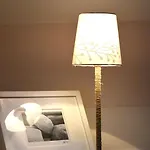 萨斯赛特公寓 *